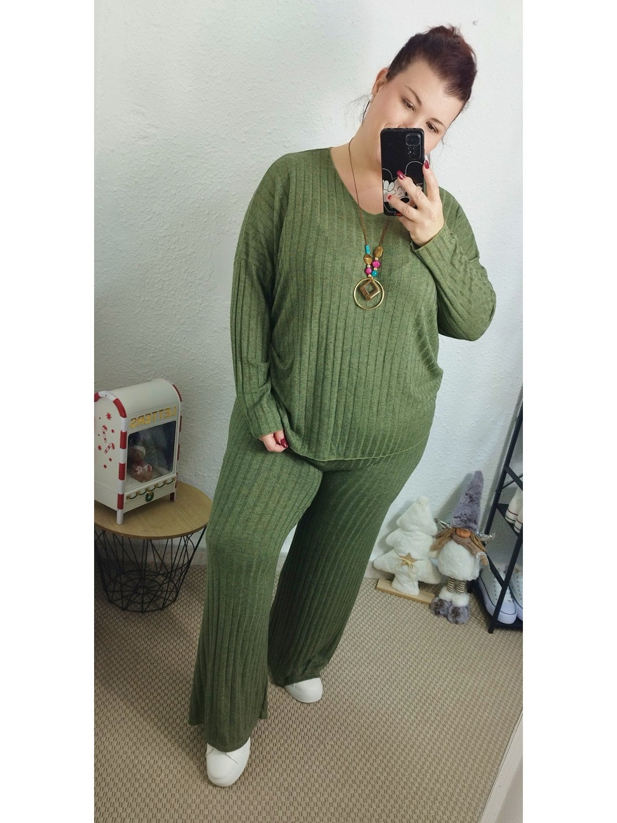 Conjunto canalé de punto suave en color verde