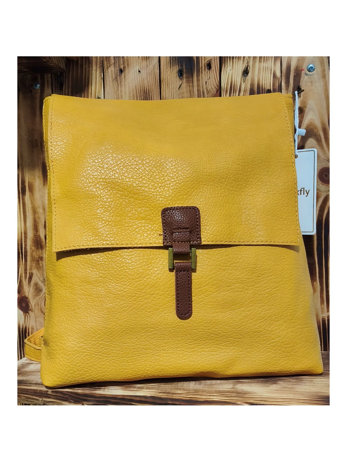 Mochila mostaza con solapa