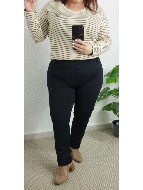 Pantalón negro básico cómodo