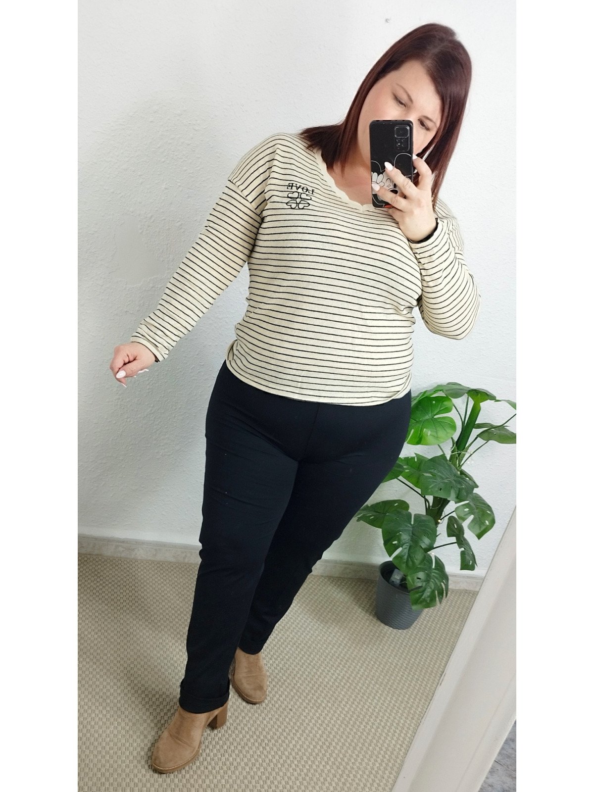 Pantalón negro básico cómodo