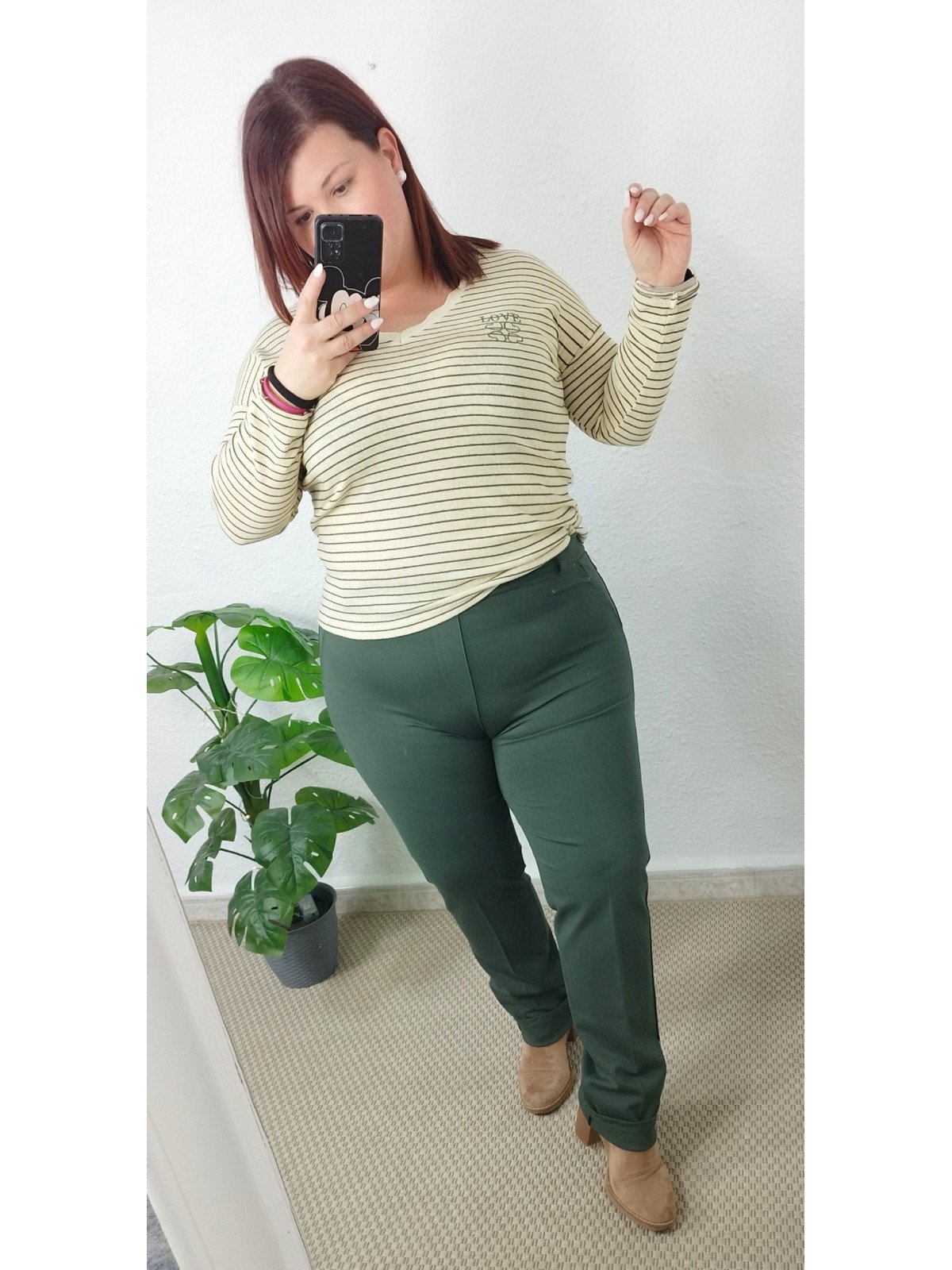 Pantalón verde básico cómodo