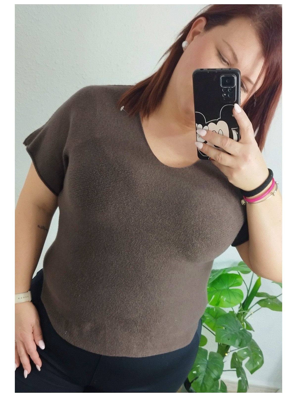 Camiseta marrón de punto suave cuello redondo