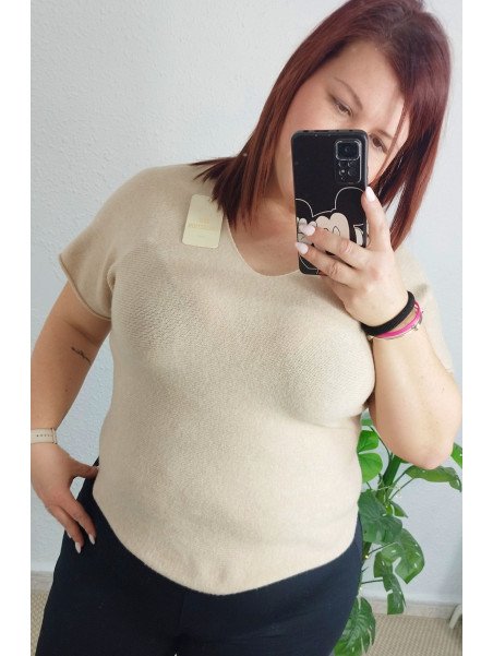 Camiseta beige de punto suave cuello redondo