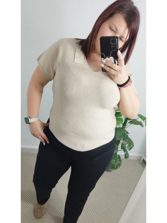 Camiseta beige de punto suave cuello redondo