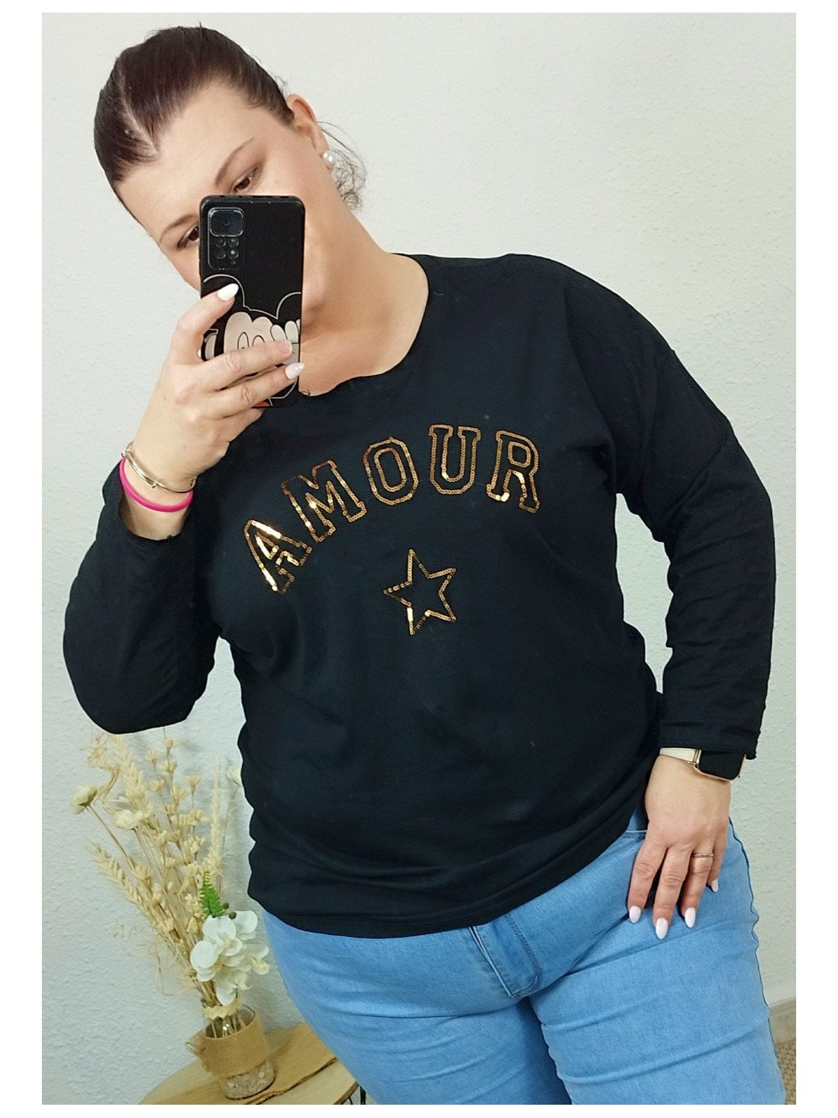 Camiseta negra “Amour” con detalle brillante