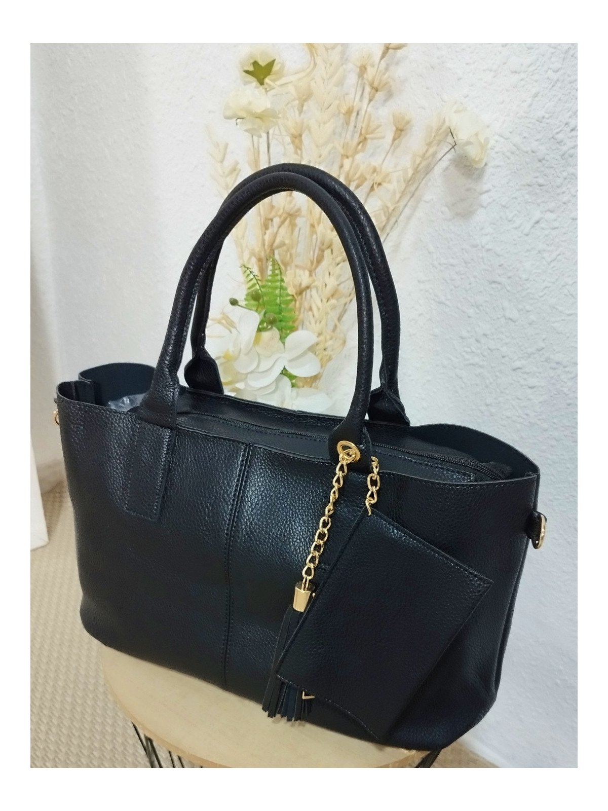 Bolso negro shopper  con bolso interior bandolera