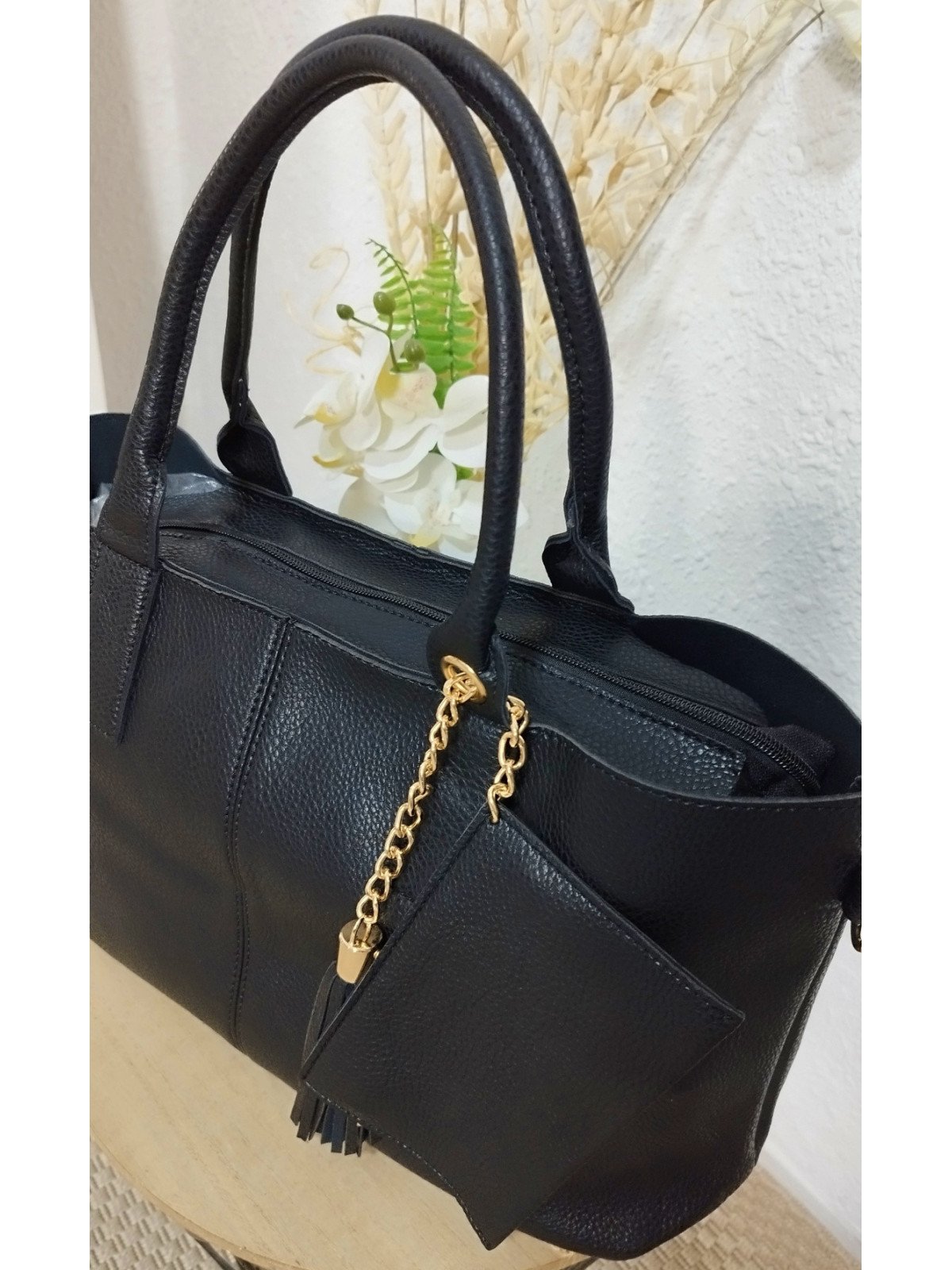 Bolso negro shopper  con bolso interior bandolera