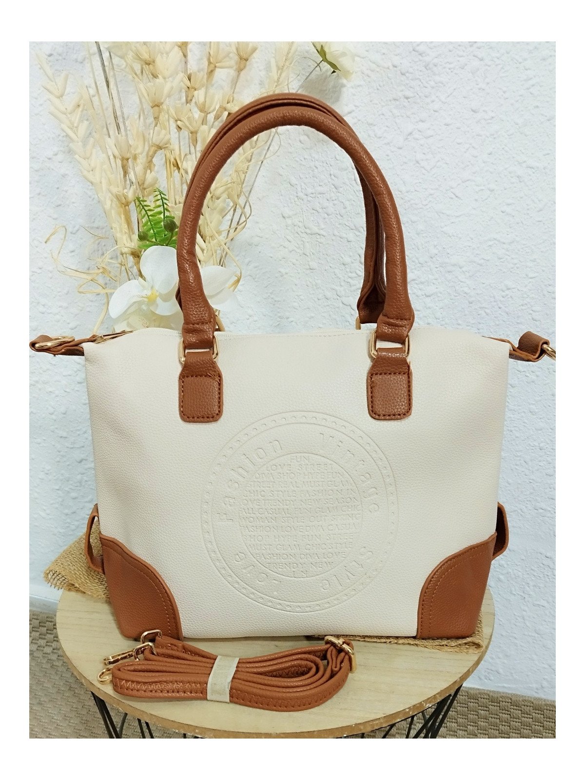 Bolso beige y camel con correa bandolera
