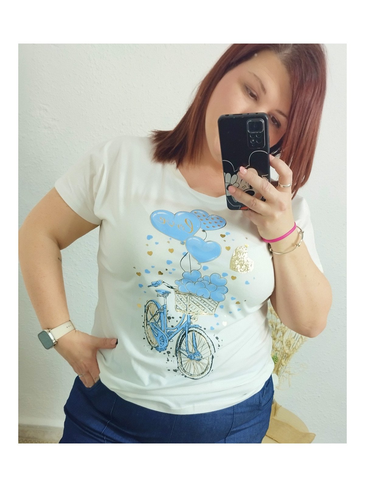 Camiseta blanca con estampado bicicleta azul