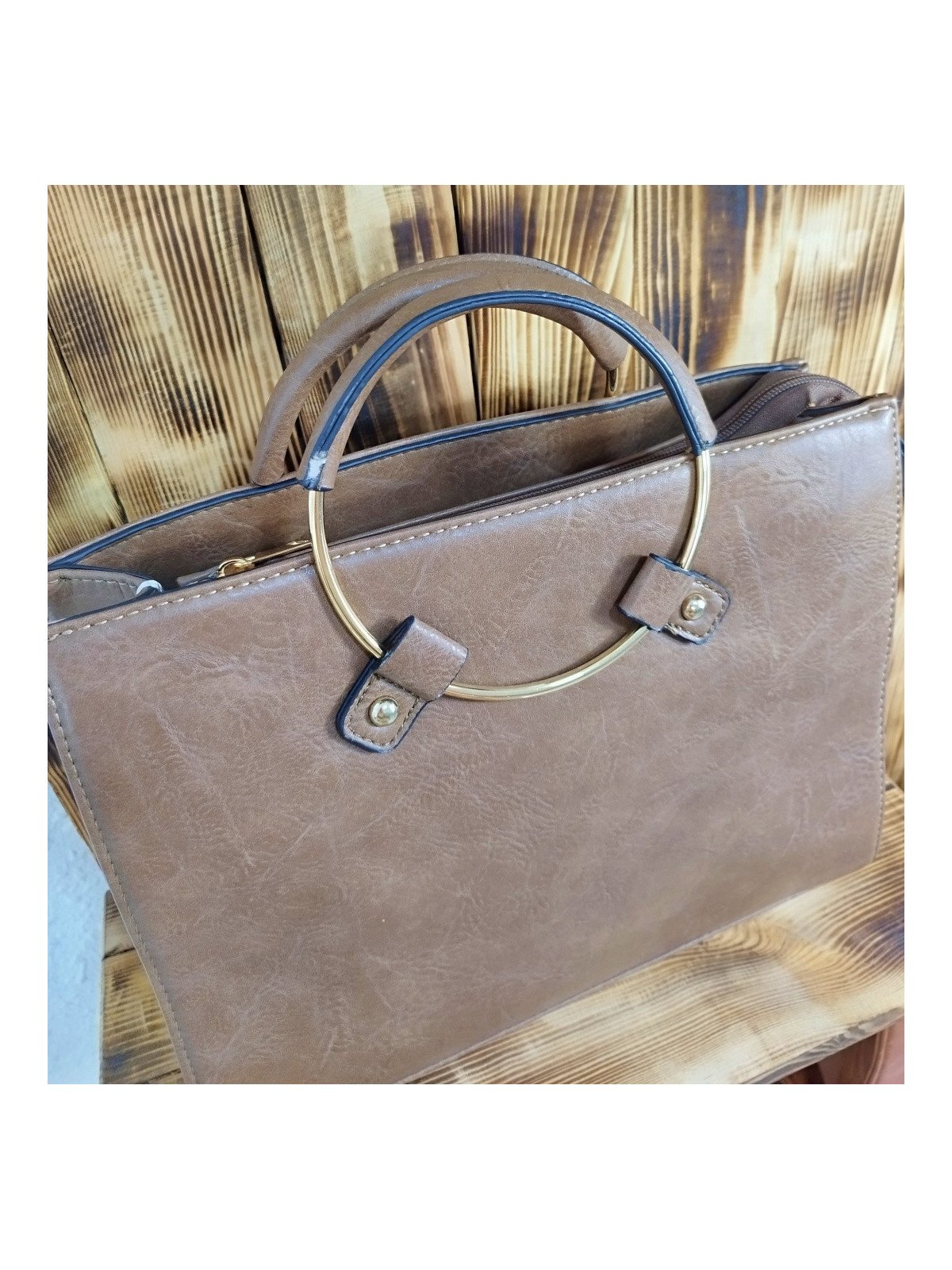 Bolso Rígido con Asas Color Taupe