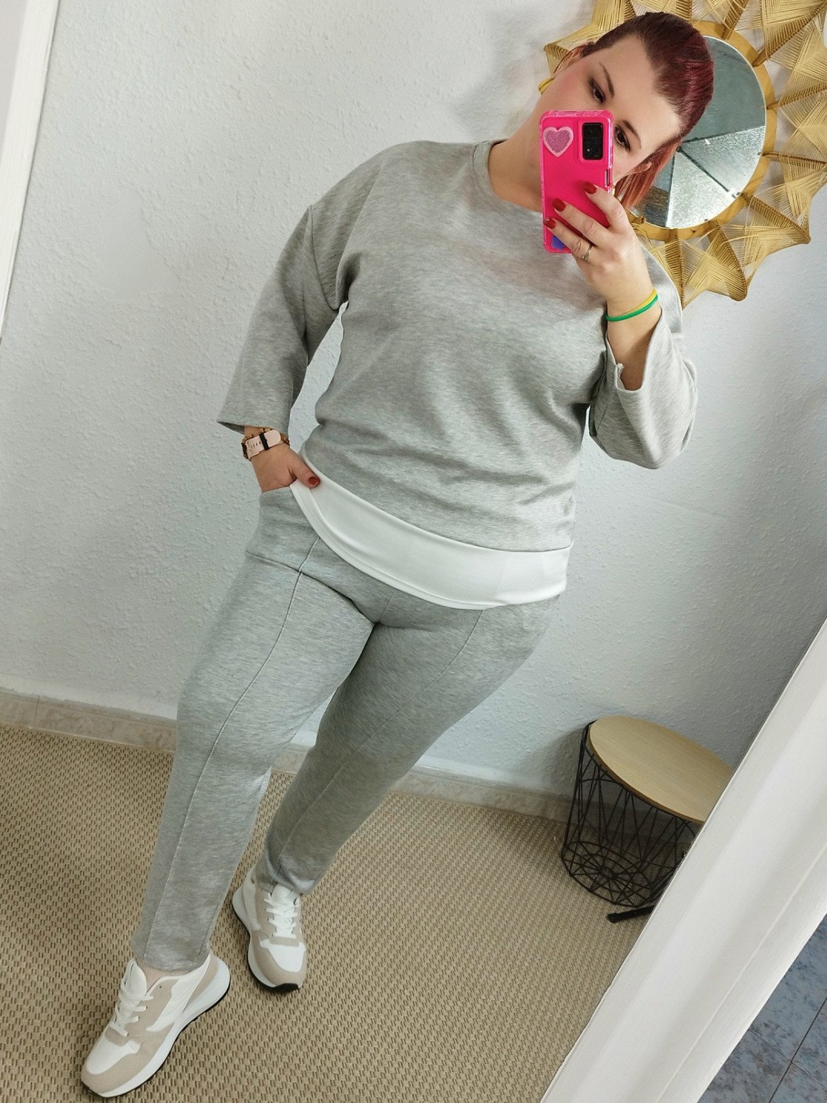 Conjunto deportivo gris
