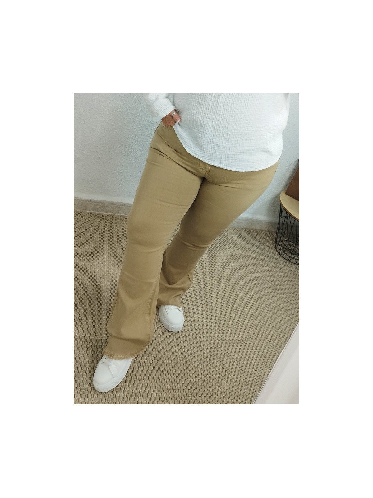 Pantalón vaquero elástico camel