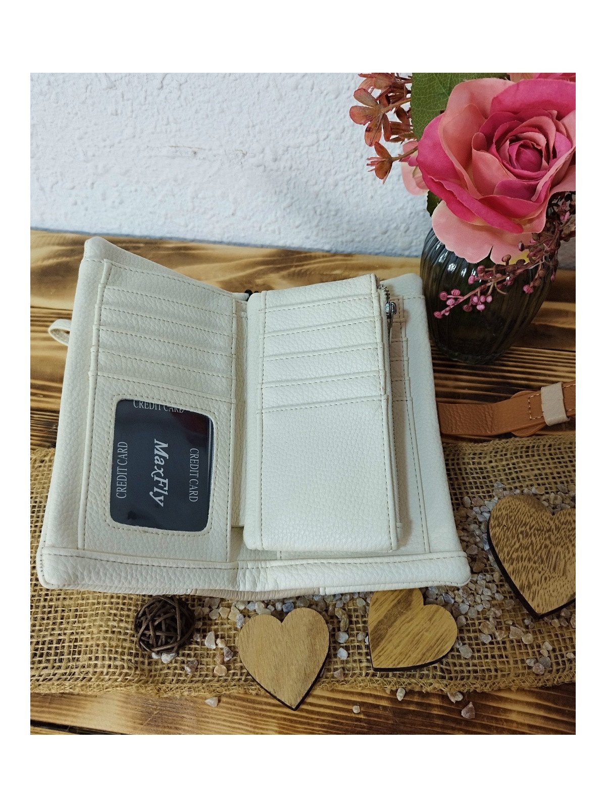 Cartera Verde y Beige con Cierre de Botón