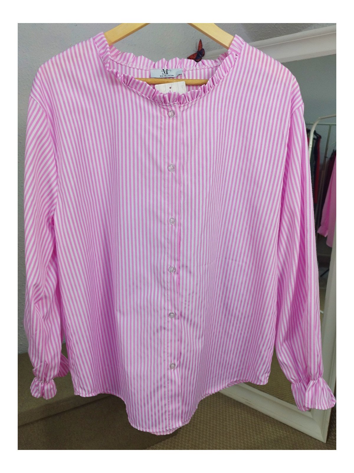 Camisa Rosa con Rayas Blancas