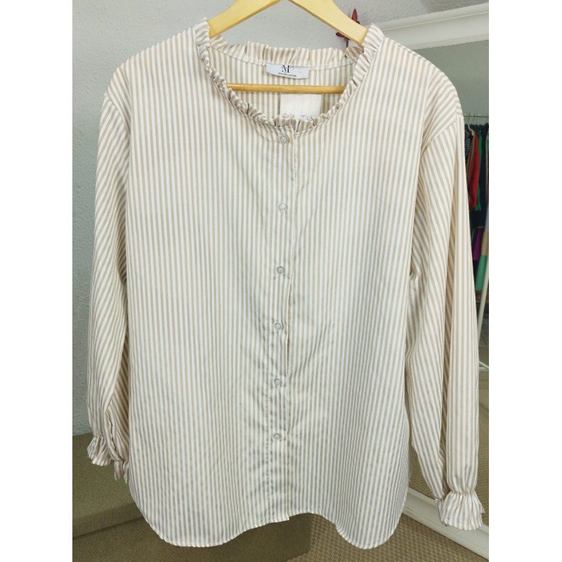 Camisa Beige con Rayas Blancas