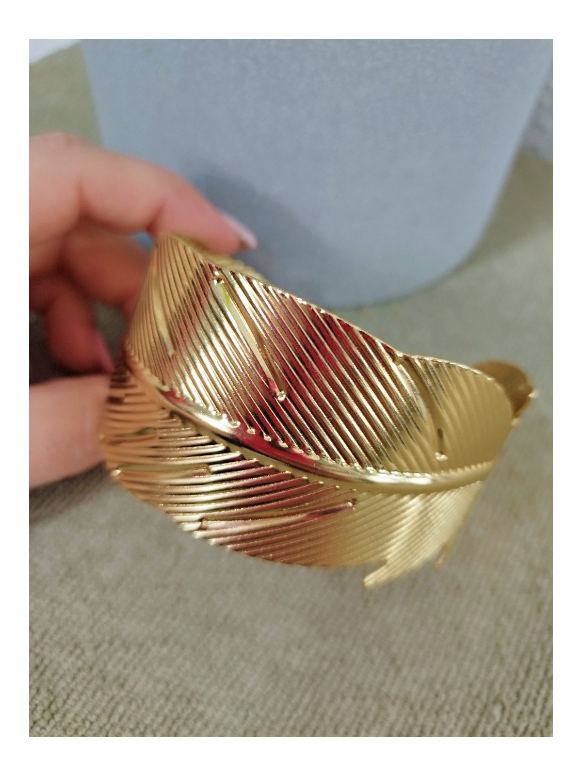 Brazalete dorado hoja