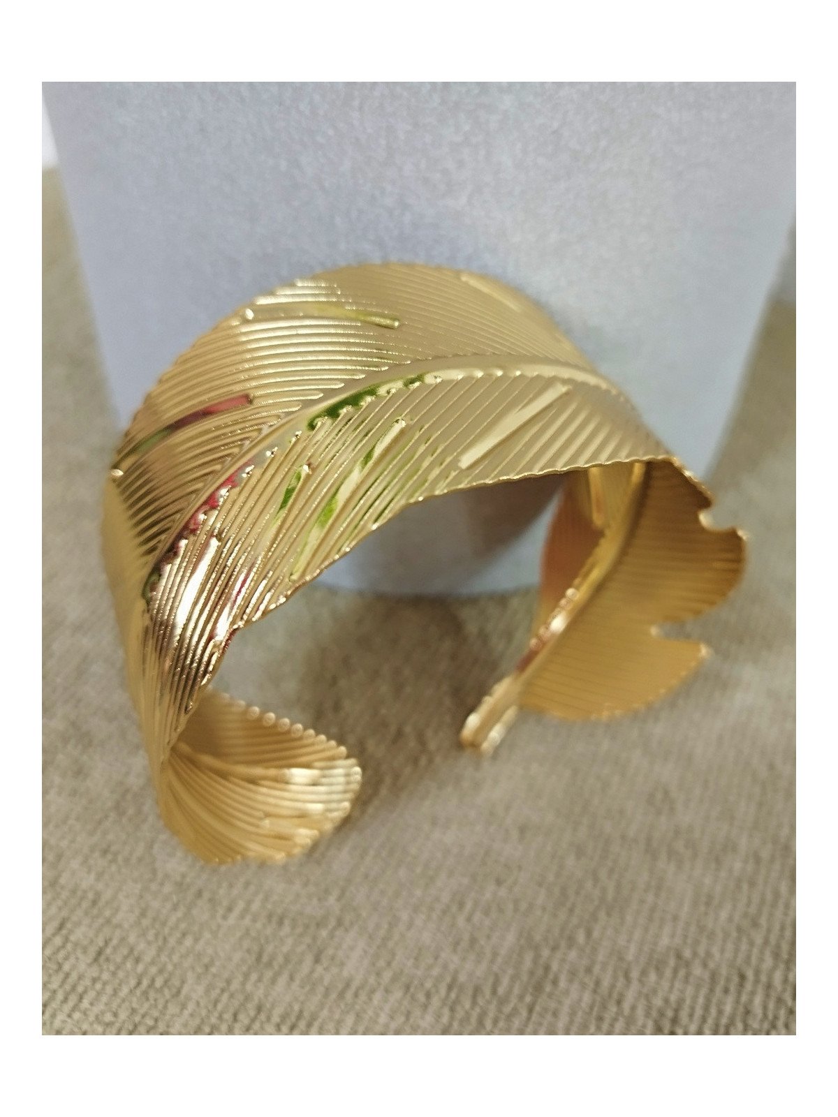 Brazalete dorado hoja