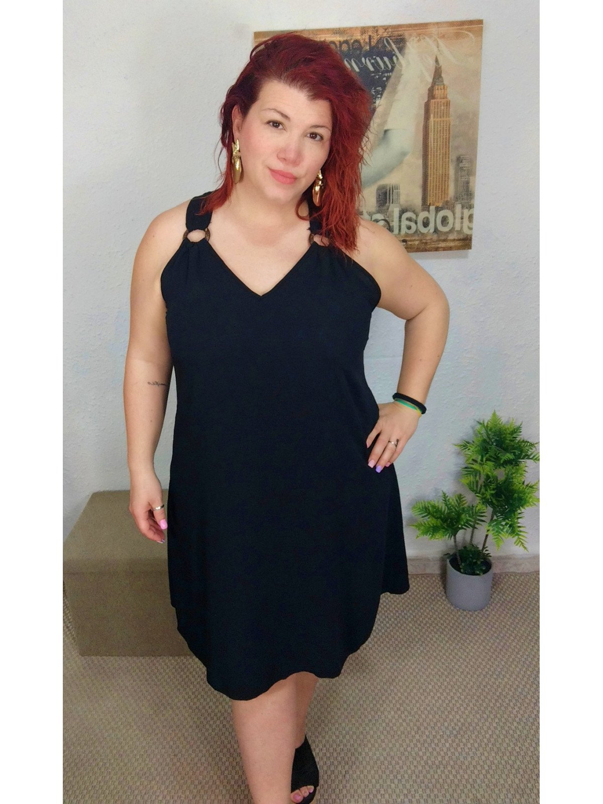 Vestido Negro Tirantes con Cuello de Pico