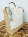 Mochila Cuadrada Beige y Camel