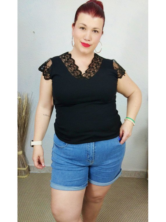 Camiseta puntilla negra