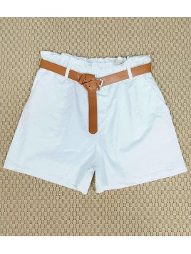 Pantalón corto blanco cinturón