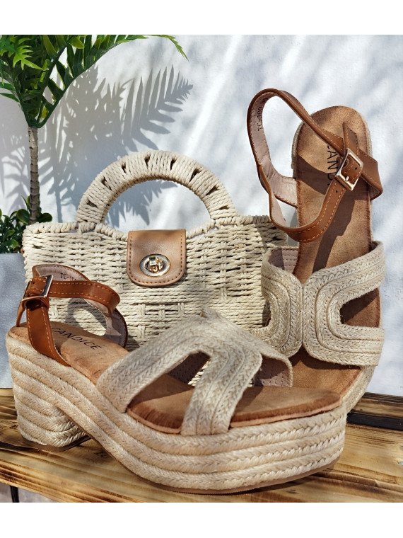 Sandalia plataforma y tacón beige
