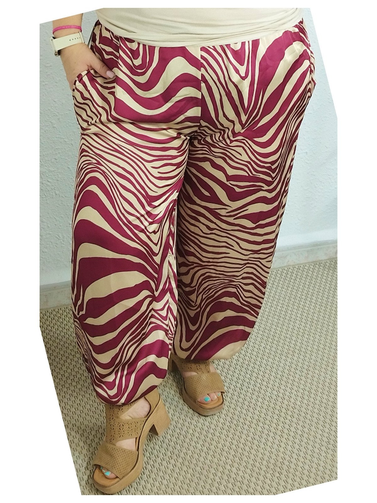 Pantalón bombacho burdeos estampado